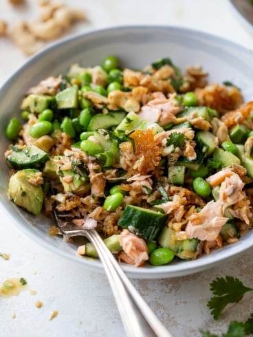 Crispy rice salad with salmon in bowl