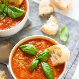 Simple Slow Cooker Tomato Soup. Easy and healthy crock pot recipe. Recipe at wellplated.com | @wellplated