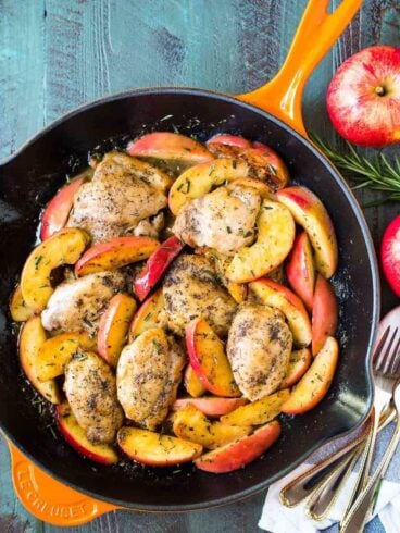 Apple Cider Chicken Skillet. ONE PAN is all you need to make this easy, elegant recipe. Ready in 30 minutes! @wellplated {gluten free, paleo, whole 30}