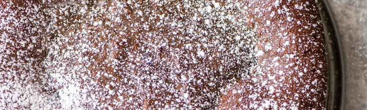 Flourless Chocolate Torte – Easy and impressive! Silky smooth, ultra chocolaty, and easy to make ahead! The perfect party dessert. Recipe at wellplated.com | @wellplated