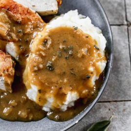 turkey gravy on mashed potatoes