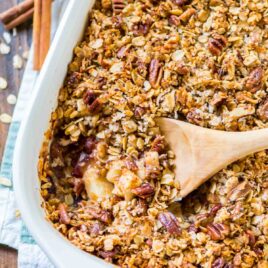 The BEST apple crisp I ever baked! Vegan Apple Crisp with Pecan Oat Topping. EASY, healthy, and gluten free recipe made with coconut oil and maple syrup. @wellplated {clean eating approved}
