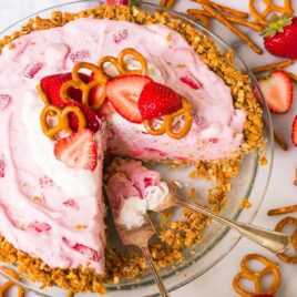 Strawberry frozen yogurt pie with pretzel crust
